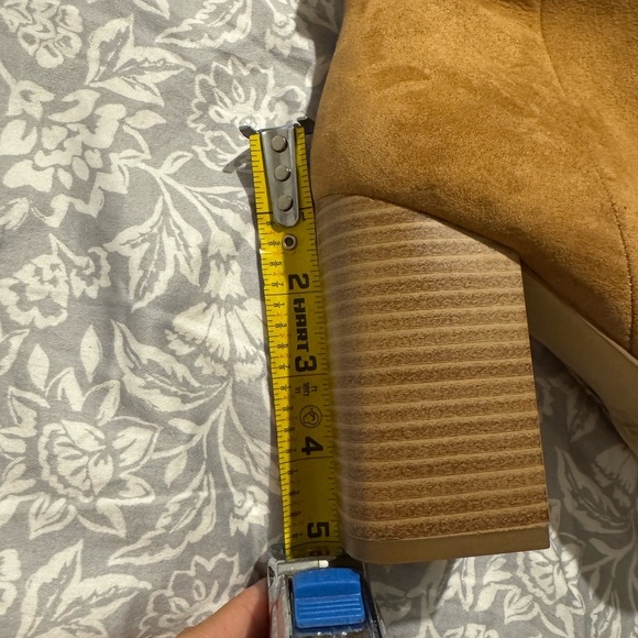 Cozy Tan Suede Heeled Boots with Shearling Detail - Picture 5 of 5